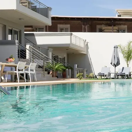 Superior Family W/pool Dining Area דירה *