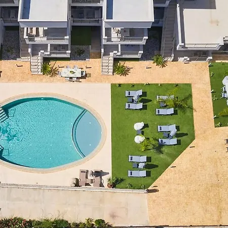 Superior Family W/pool Dining Area דירה *