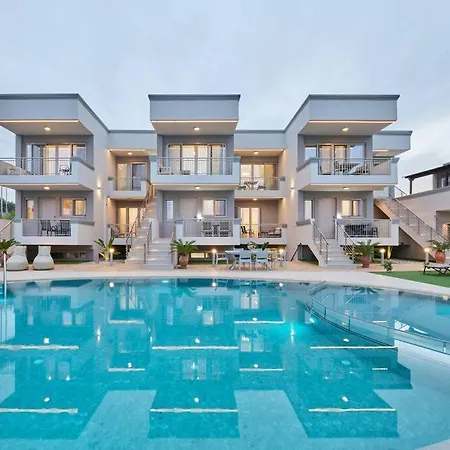 Superior Family W/pool Dining Area *