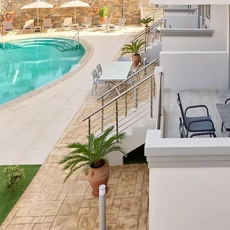 Superior Family W/pool Dining Area דירה