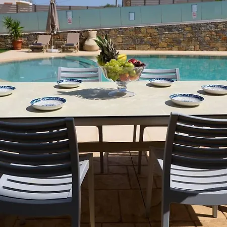 Superior Family W/pool Dining Area